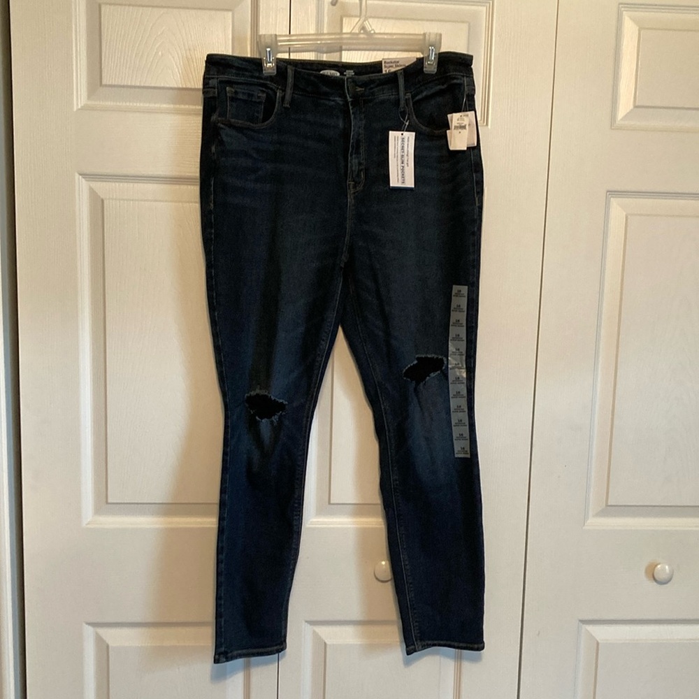 Old Navy Women's Rock Star Distressed Jeans NWT Size 16